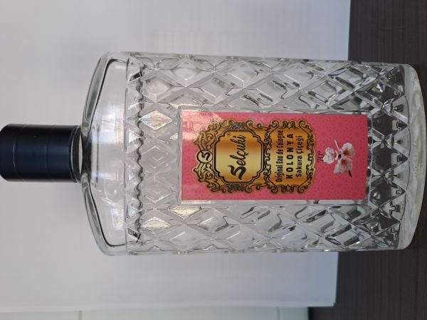 SAKURA ÇİÇEĞİ 200 ML PARFÜMLÜ KRİSTAL ŞİŞELİ KOLONYA