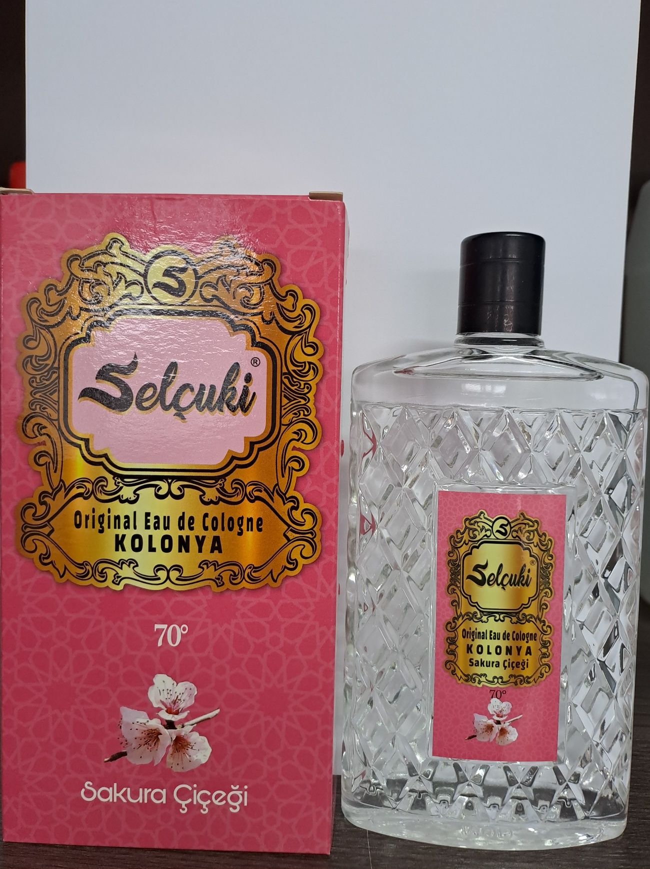 SAKURA ÇİÇEĞİ 200 ML PARFÜMLÜ KRİSTAL ŞİŞELİ KOLONYA